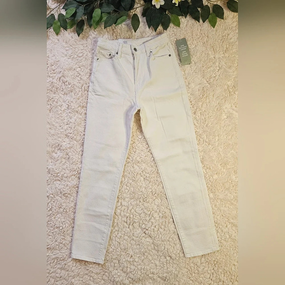 H&M Loose Fit Ultra High Waist Mom Jeans - Picture 2 of 9